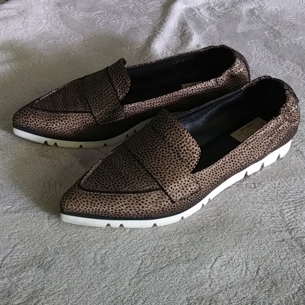 AGL Micro Pointed Toe Loafers